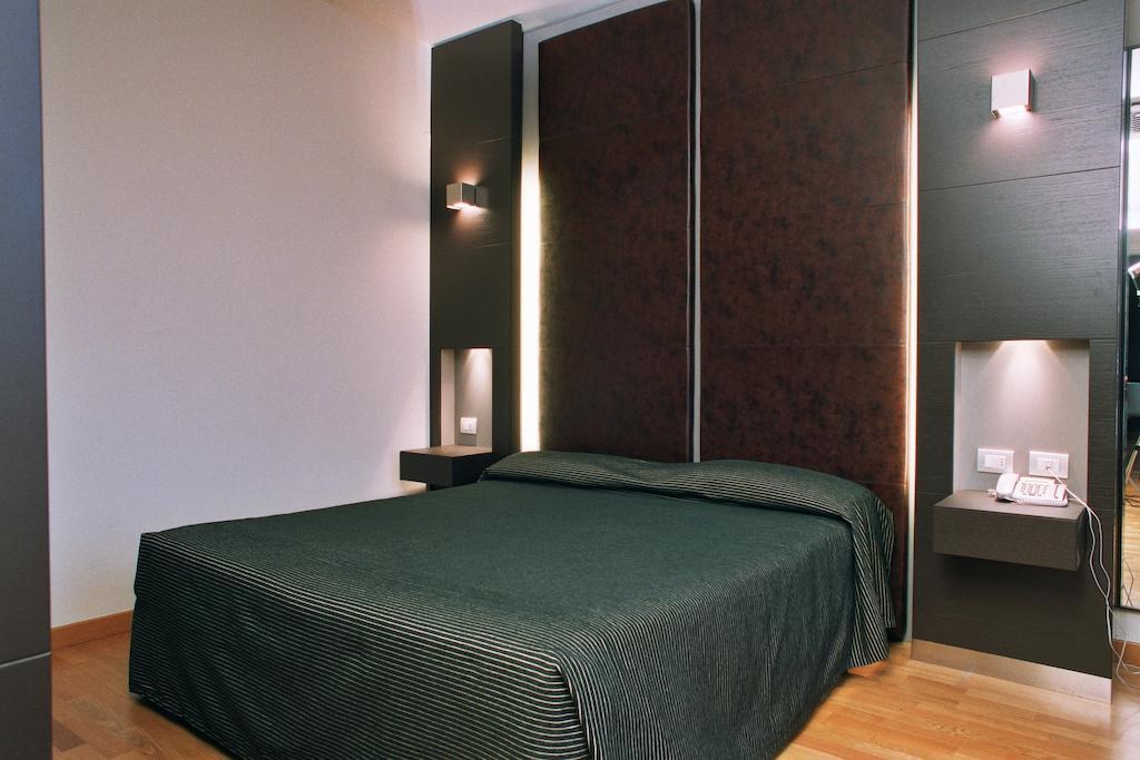 Wall Art Hotel&Residence Prato  Zimmer foto