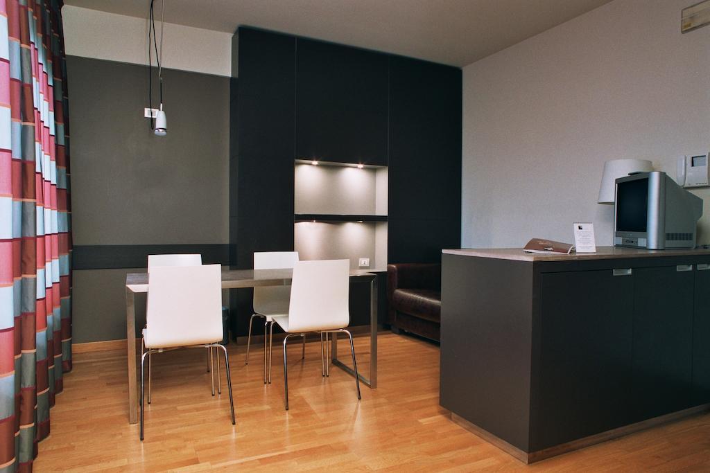 Wall Art Hotel&Residence Prato  Zimmer foto